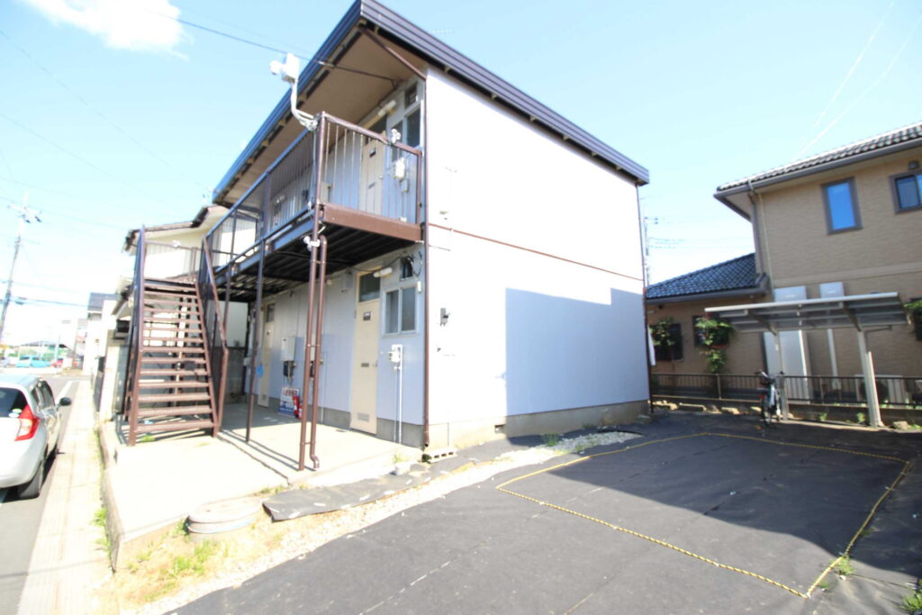 【イーストリッチハイツ】近所にスーパー・コンビニあり！夜静かな住宅街にあります！