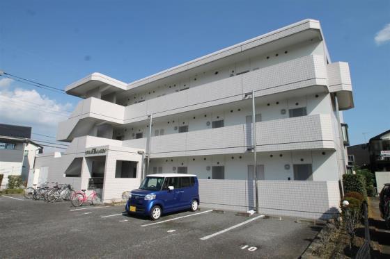 【ロイヤルKⅢマンション】生活に便利な桜1丁目！収納が大きいアパート