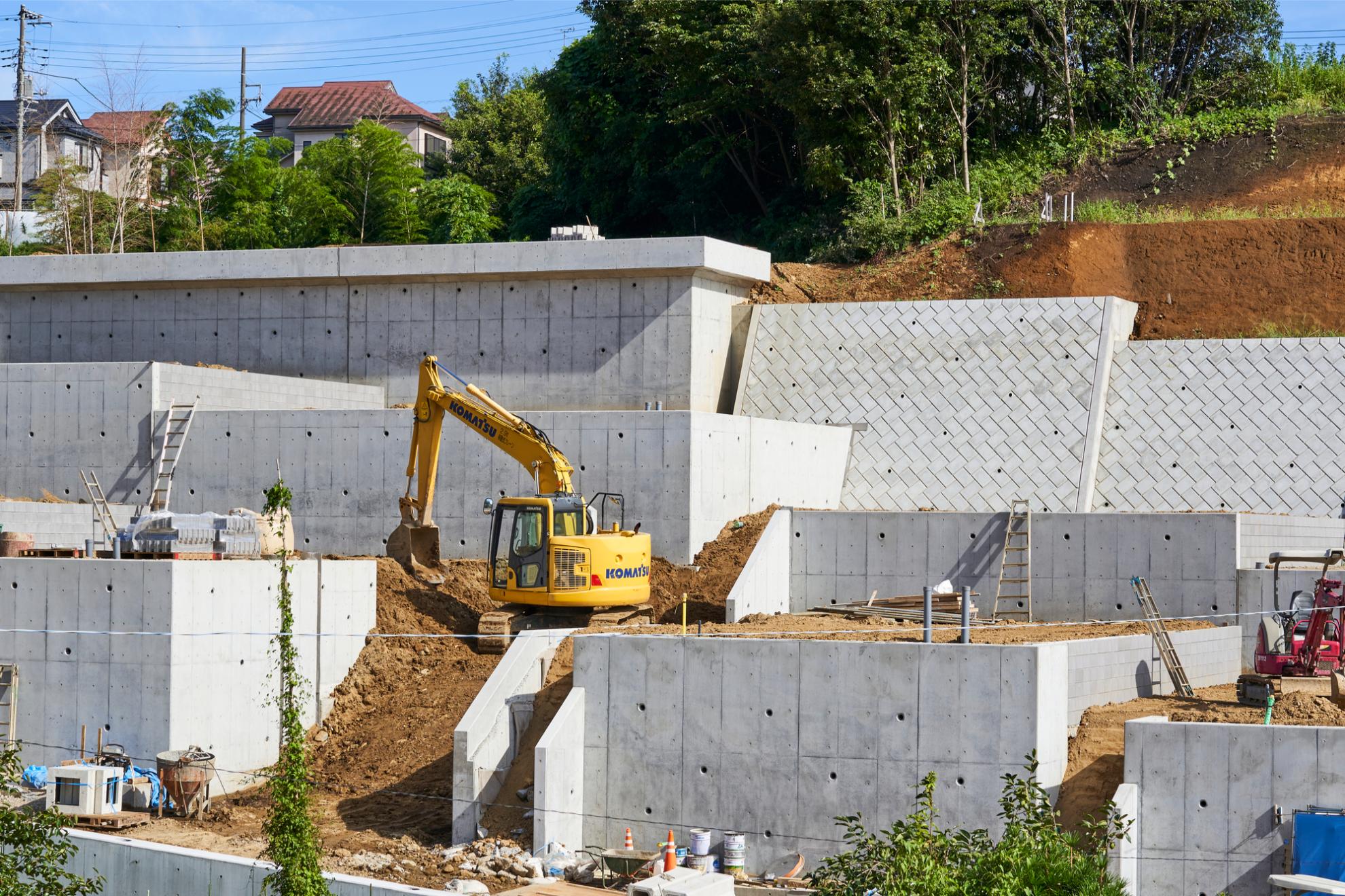 斜面・傾斜地の土地活用方法！メリット・デメリットやポイントを解説